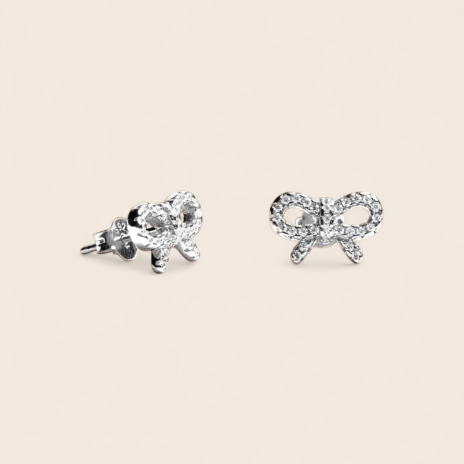 CLOUS D'OREILLES BRILLANTS - Boucles d'oreilles nœud avec zircones scintillantes, en argent 925 plaqué or 18 carats