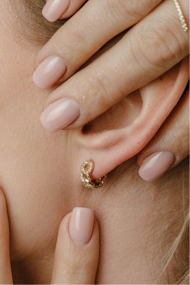 Mini Hoops Ketten Design Creolen mit Diamanten-Inlay Zirkonias Minimalistische Ohrringe – aus 925er Silber 18K vergoldet