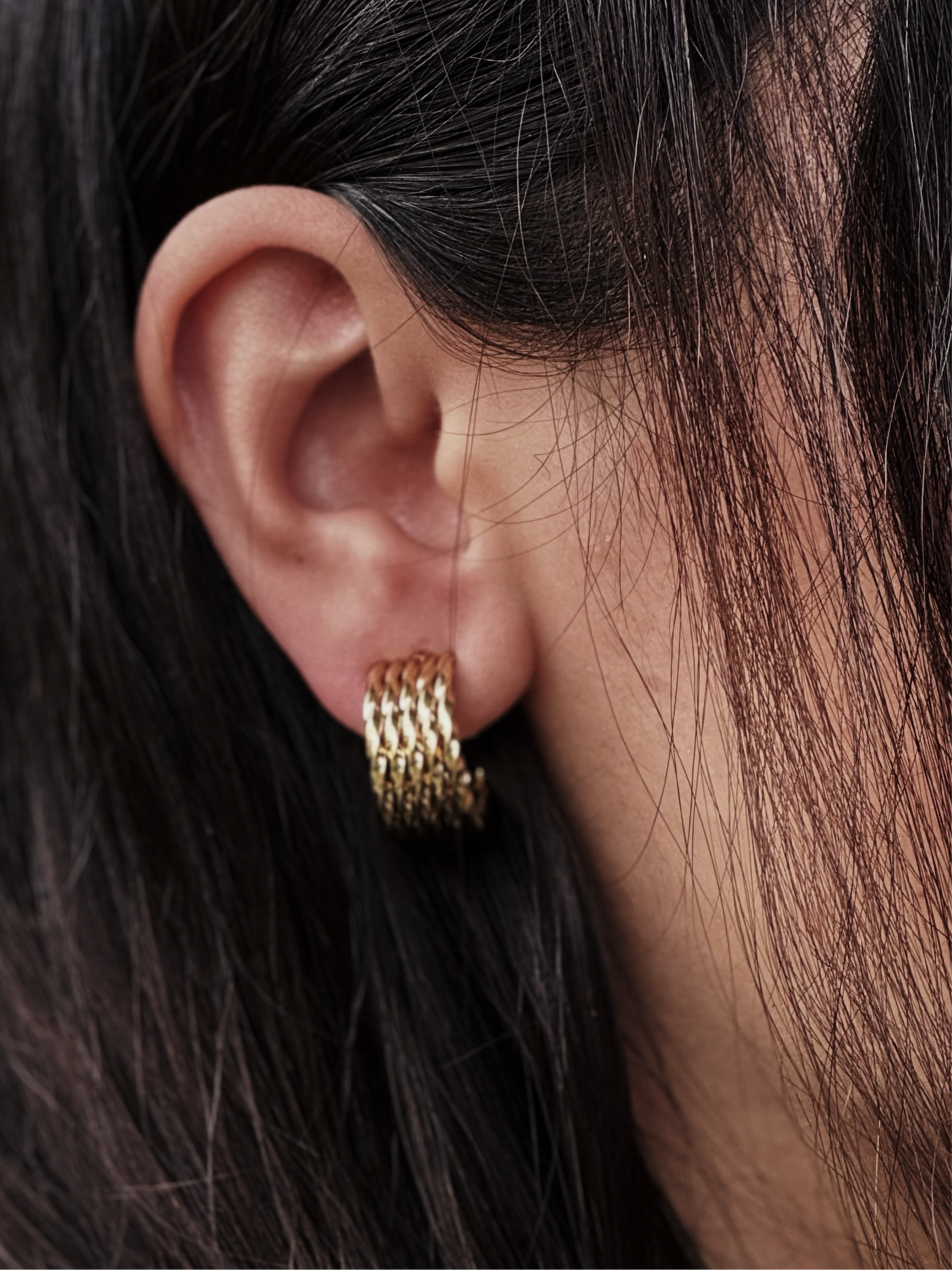 Luxurious knitted hoop earrings – 18K gold-plated stainless steel
