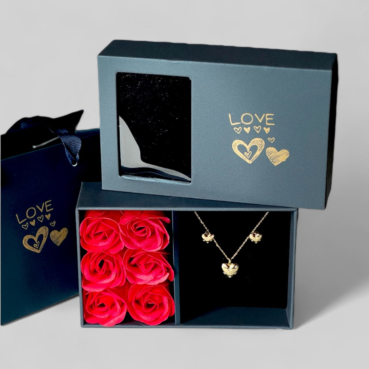 Geschenk zum Valentinstag - Geburtstag - Love Box mit Rosen und Tüte - Herzförmige Zirkonia-Inlay Halskette und Ohrringe aus 925 Silber vergoldet