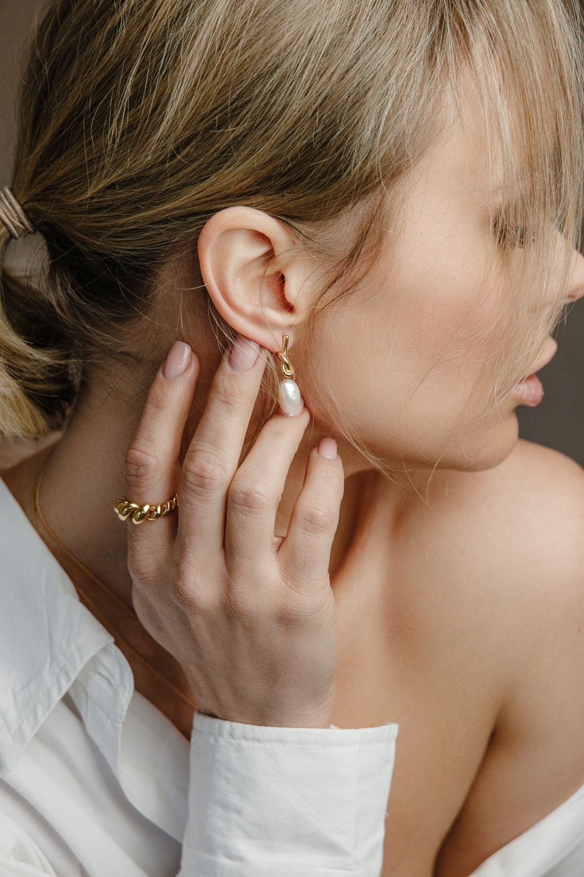 Knot stud earrings with freshwater pearls – 925 Sterling Silver 18K gold-plated