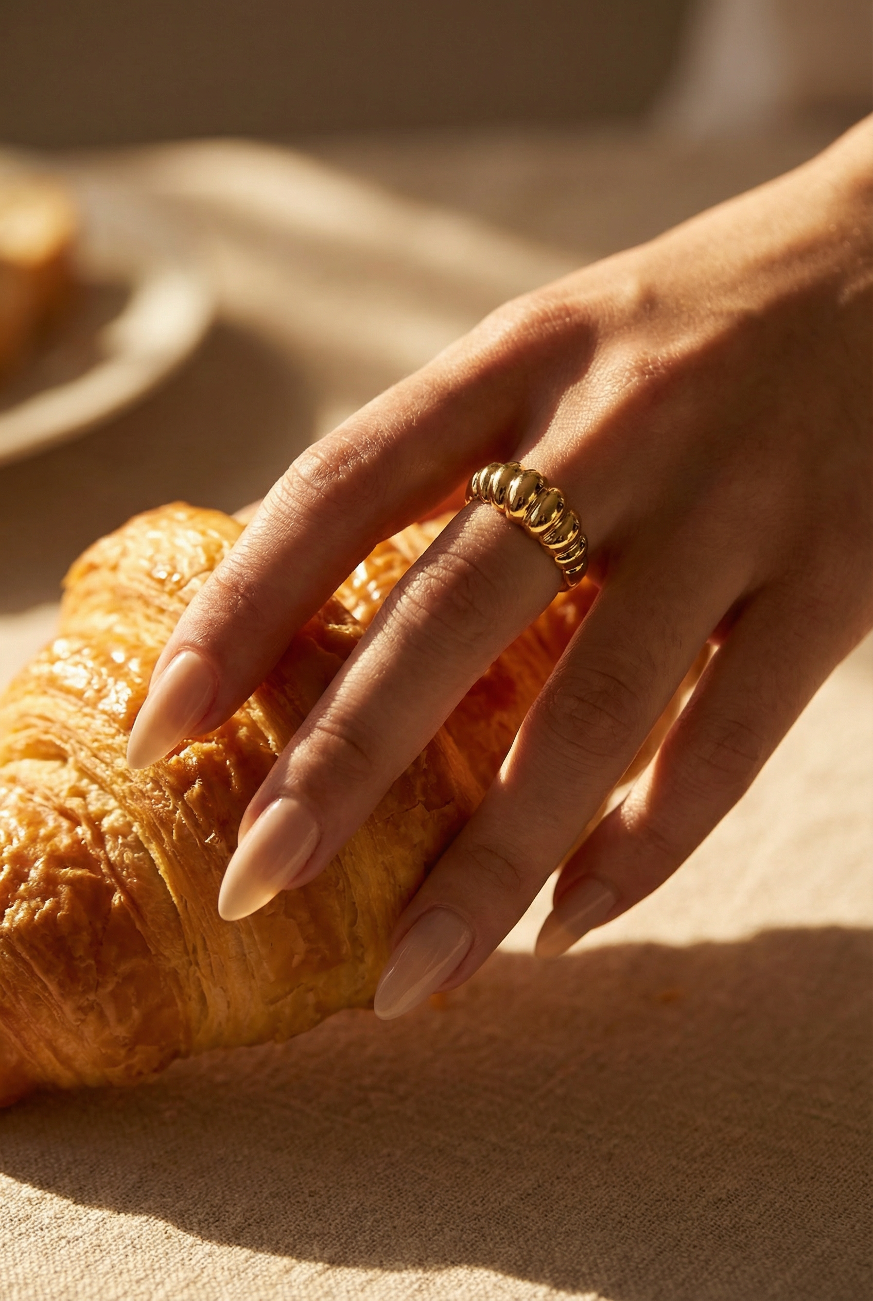 Massiver Croissant Ring aus 925 Silber 18K vergoldet - NINASIA