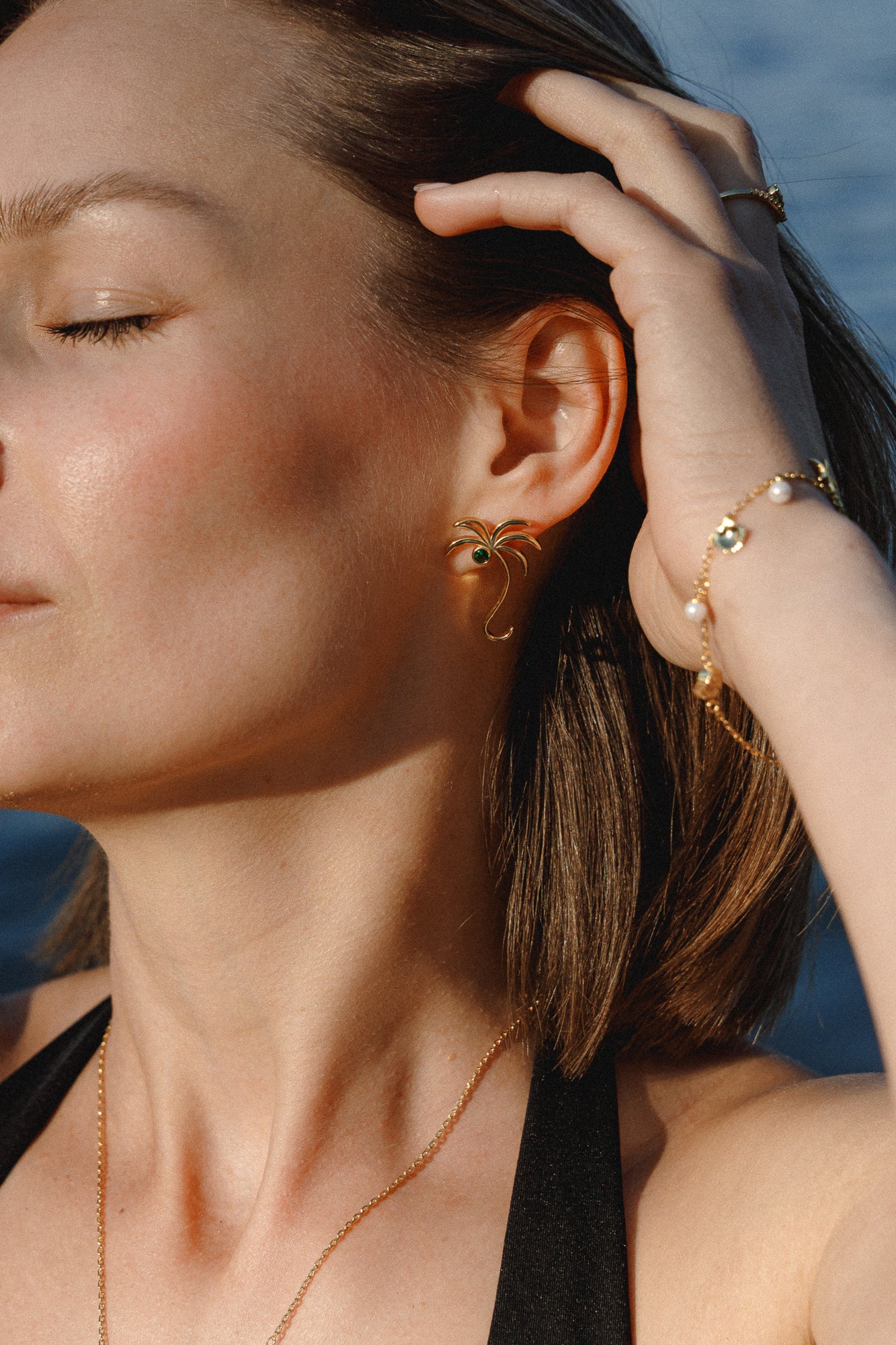 Palm Breeze on Emerald Island – Palm tree earrings with green zirconia – Earrings made of 925 silver 18K gold-plated