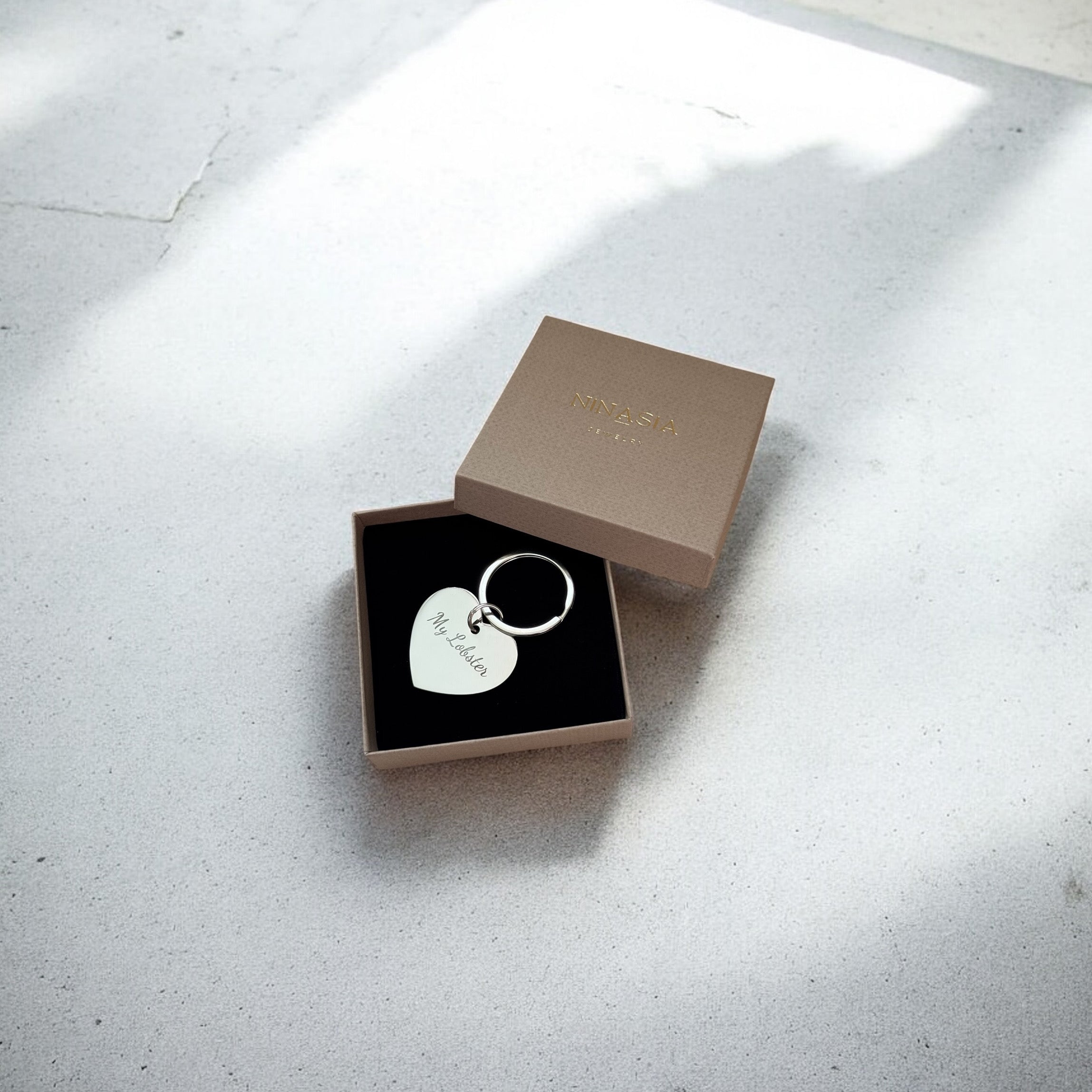 Personalized heart-shaped keychain with engraving – Your text – Stainless steel