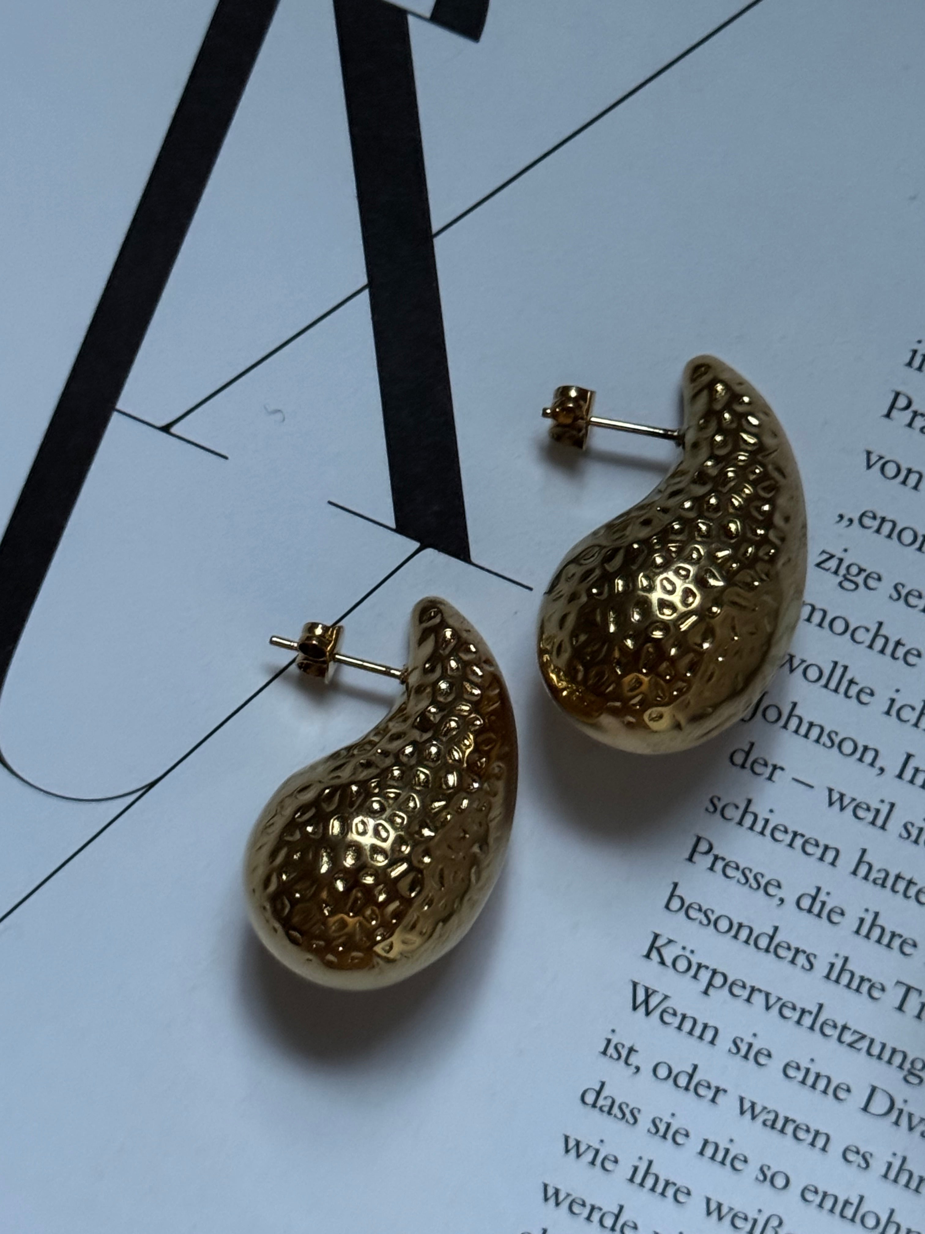 Large XXL drop earrings with texture – 18K gold plated stainless steel