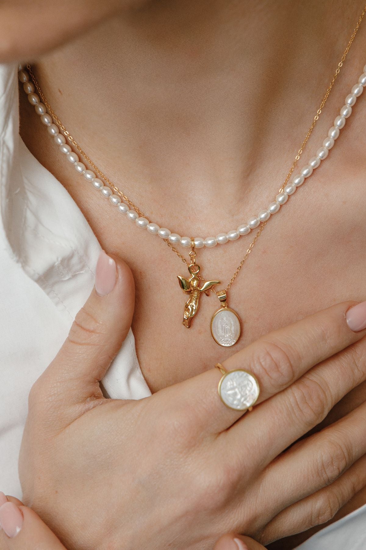 Runde Muschel Charm Maria Halskette aus 925er Silber vergoldet
