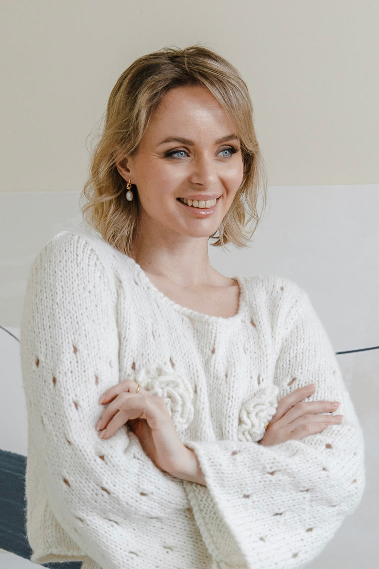 Knot stud earrings with freshwater pearls – 925 Sterling Silver 18K gold-plated