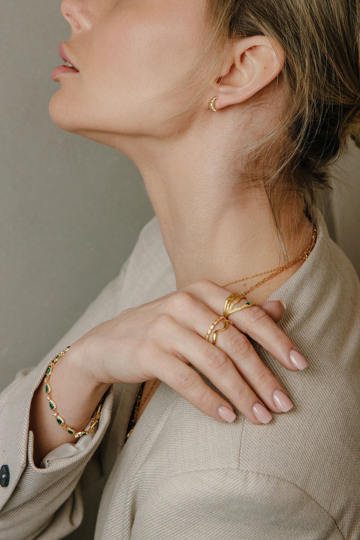 Smaragdgrün Diamanten-Inlay Tropfendesign Armband 925 Silber vergoldet - NINASIA