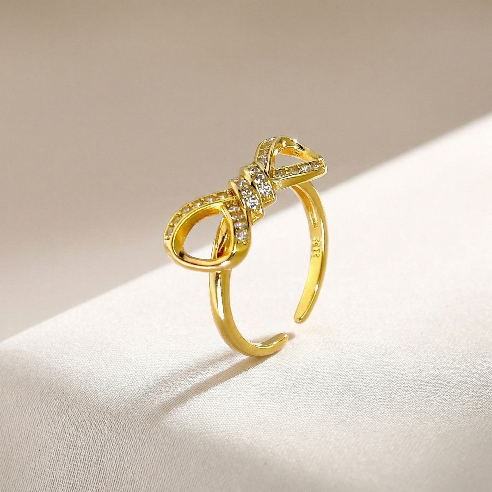 Schleife mit Zirkonias Ring Größenverstellbar aus 925 Silber vergoldet - NINASIA