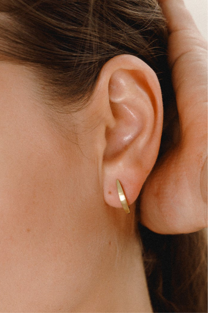 333 gold folding hoop earrings 13x16mm partially matt - trendy huggie earrings