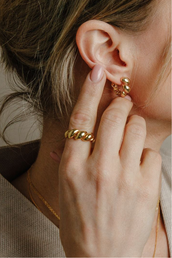 Chunky Twist – solid croissant ring 925 silver 18K gold-plated