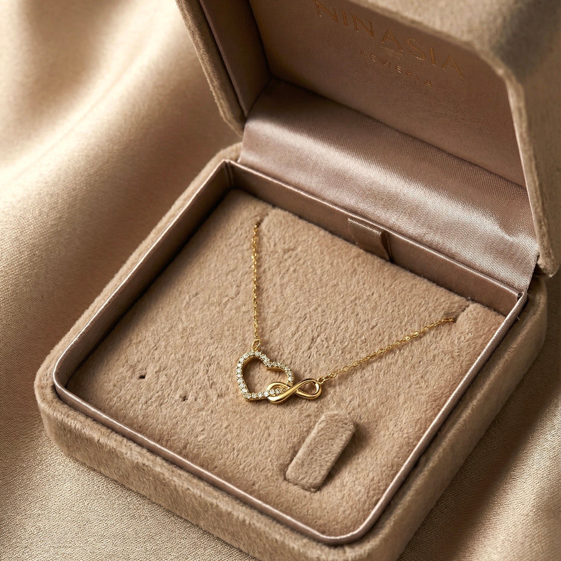 „Ewige Liebe“ Collier mit Herz und Unendlichkeitssymbol aus 925 Silber oder 18K vergoldet