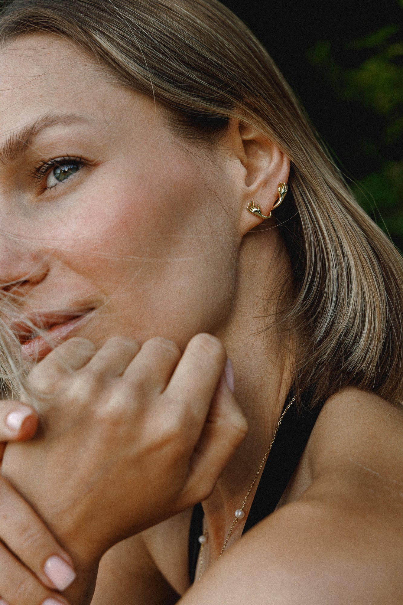 Comme un câlin - boucles d'oreilles à tige mains enlacées - boucles d'oreilles en argent 925 plaqué or 18 carats