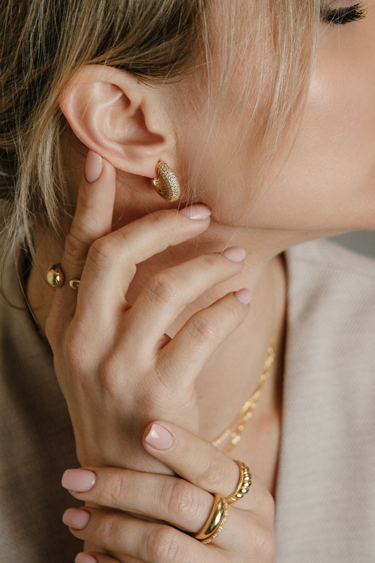 Round diamond inlay hoop earrings – radiant earrings made of 925 silver 14K gold-plated
