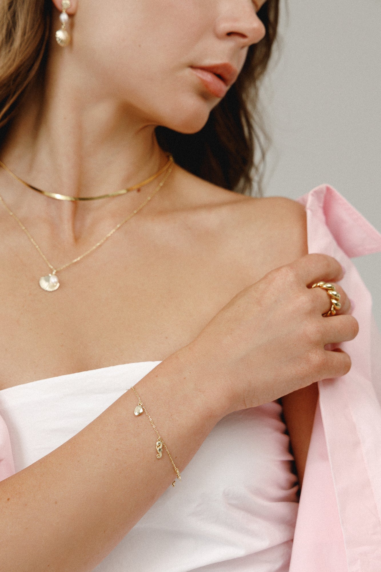 Armkette „Inspired by the Sea“ – Seestern, Süßwasserperle und Muschel – 925 Silber 14K vergoldet