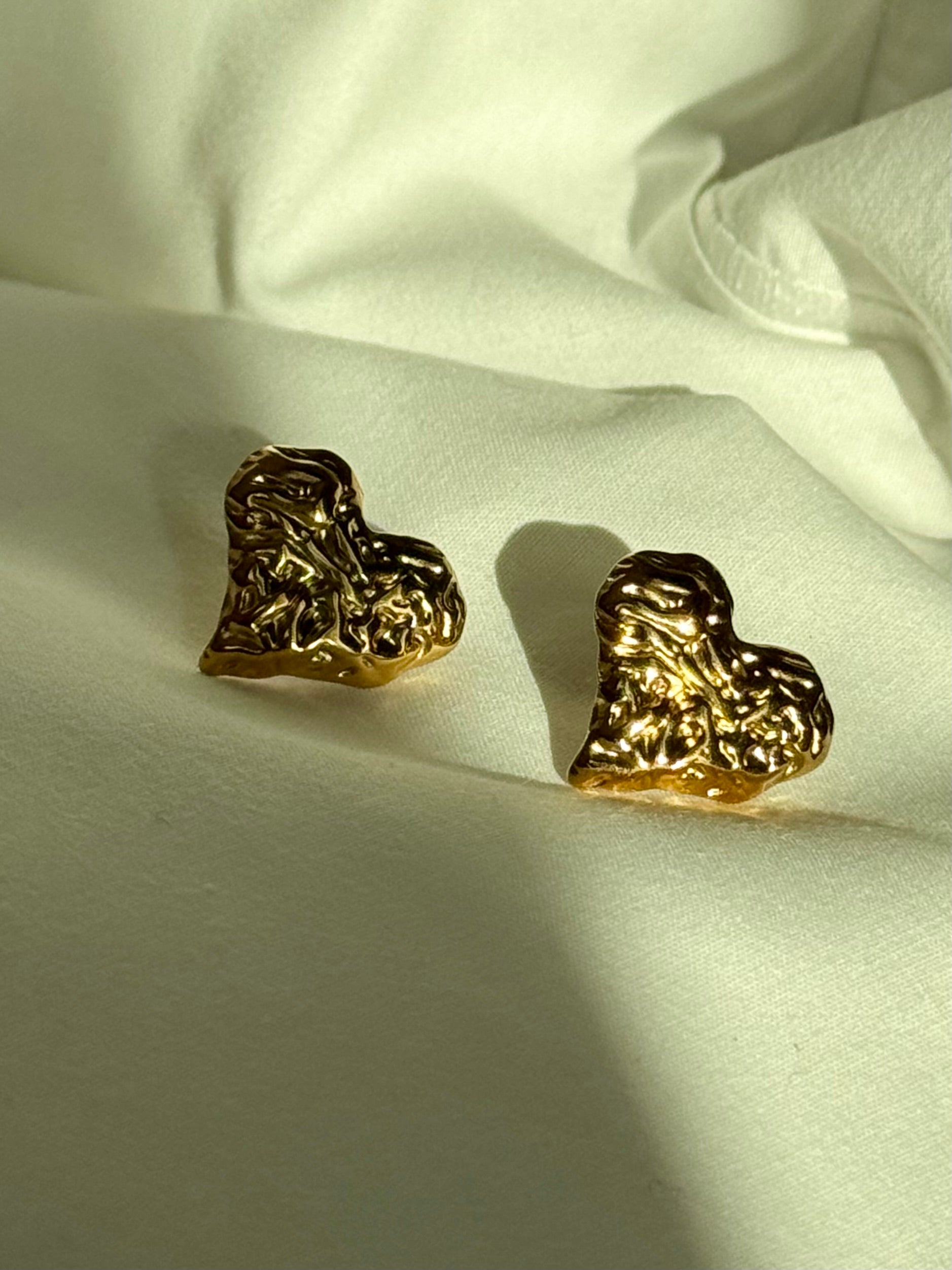 Structured Heart Stud Earrings – 18K Gold Plated Stainless Steel