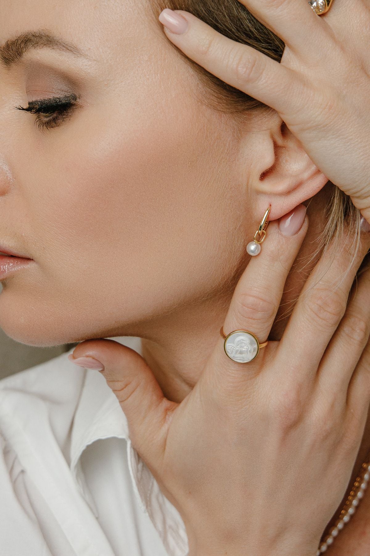 Perlen-Creolen – Minimalistische klassische Ohrringe aus 925er Silber 14K vergoldet - NINASIA