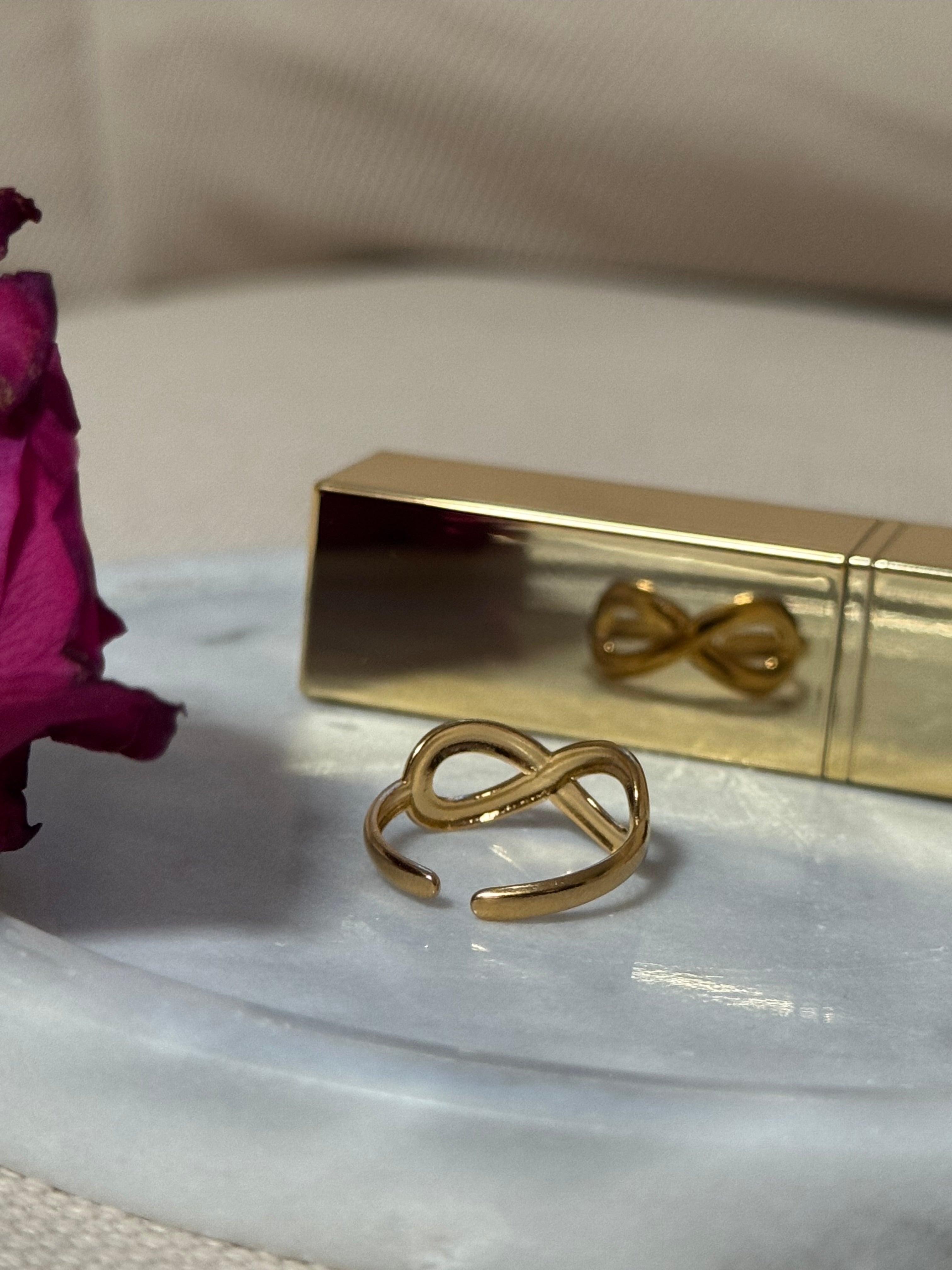 Endlessness Statement Ring - 18K gold plated stainless steel