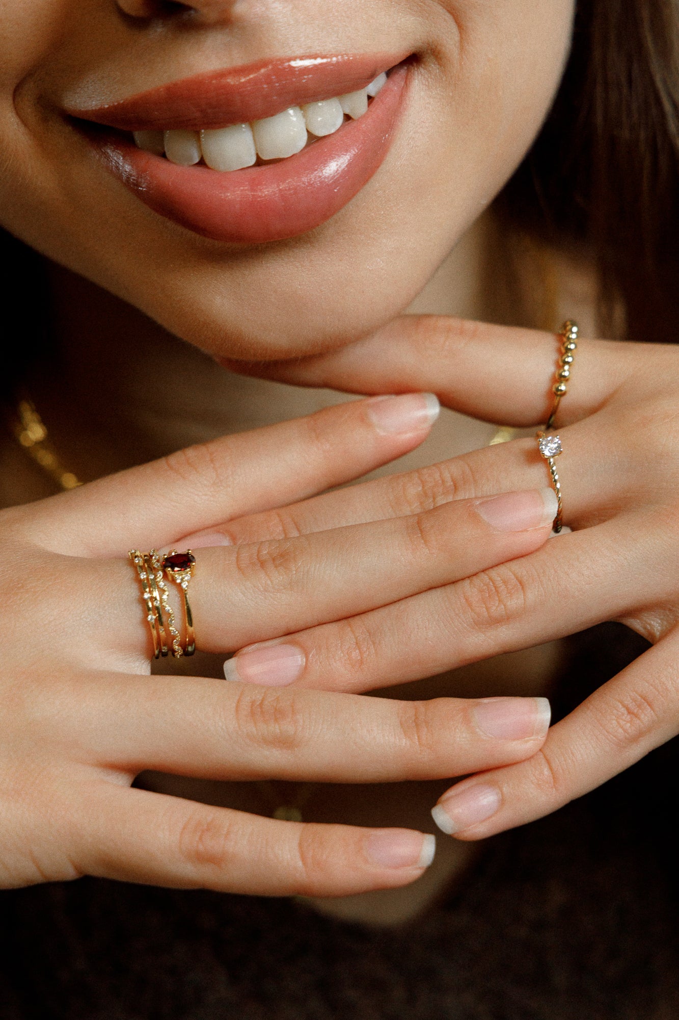 ENDLESS MINIMALIST - Twisted ring with a large zirconia, made of 925 silver 18K gold-plated