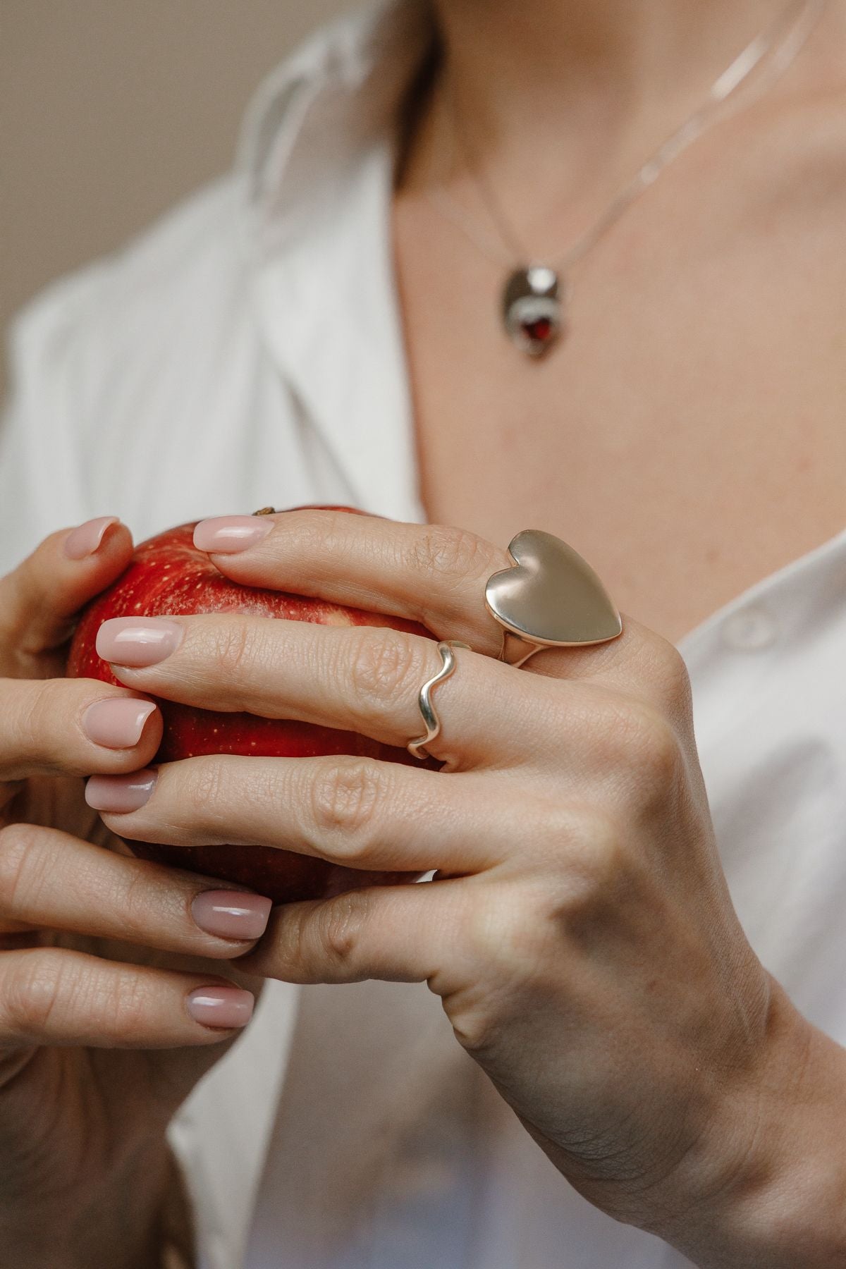 Geschenk zum Valentinstag - Geburtstag - Love Box mit Rosen und Tüte - Übergroßer herzförmiger Chunky Ring 925 Silber