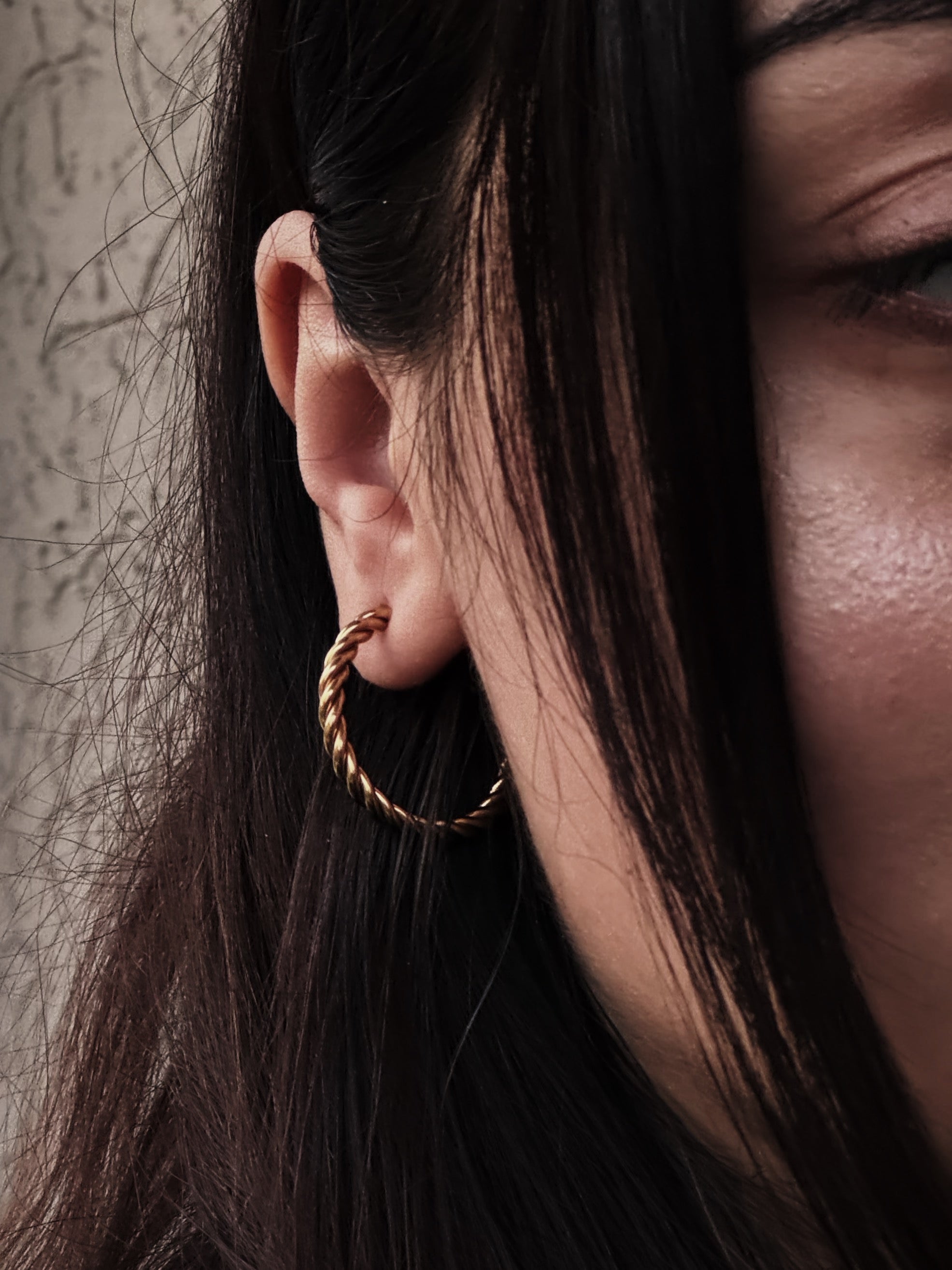 Minimalist croissant earrings 18K gold plated made of stainless steel