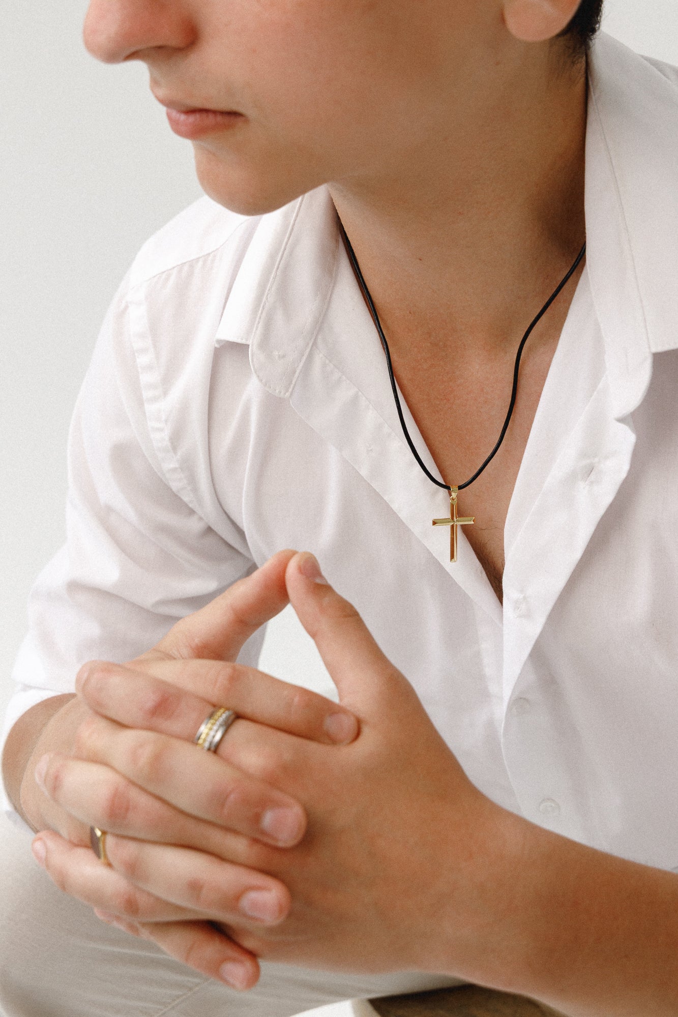 Herren Leder-Halskette mit massivem Kreuzanhänger – 925 Silber, 18K vergoldet, Unisex