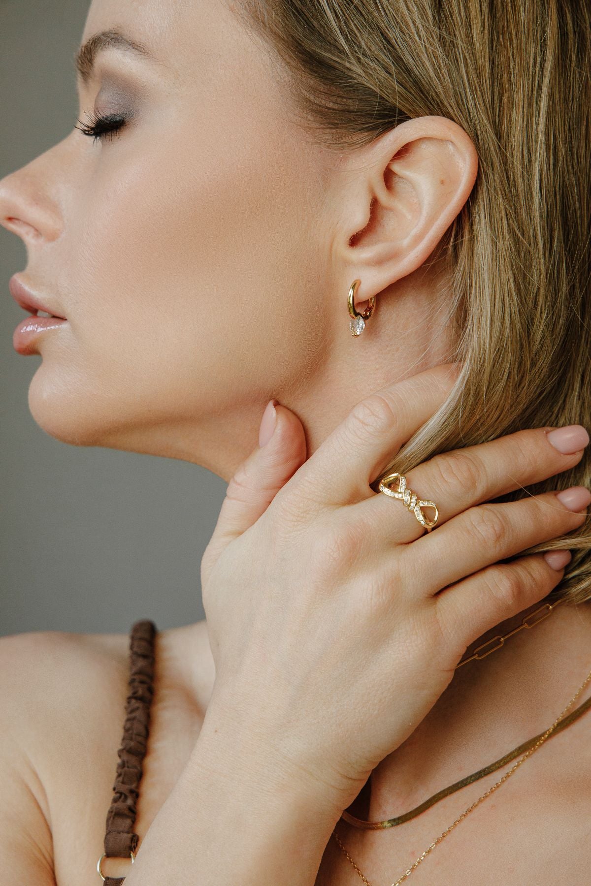 Klassische strahlende Zirkonia Creolen Ohrringe aus 925 Silber vergoldet - NINASIA