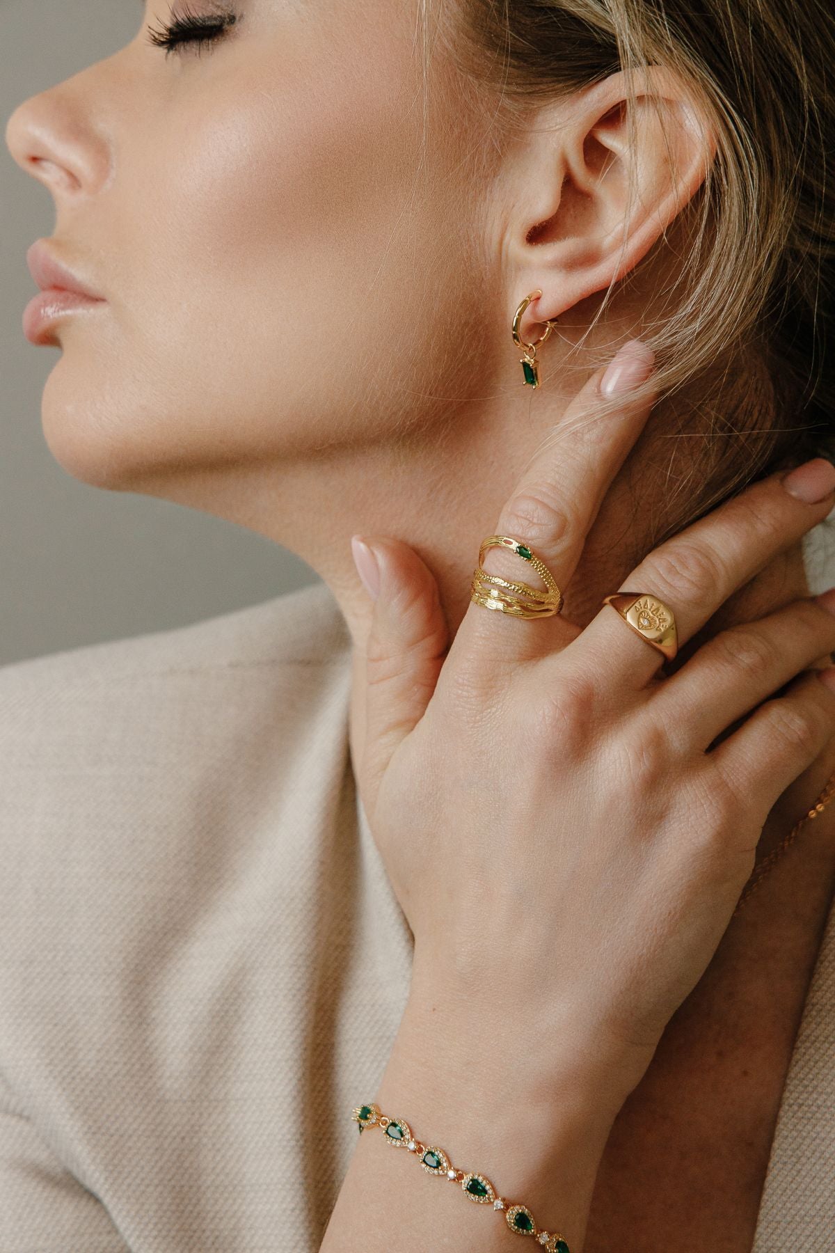 Geometric Emerald – four-row ring with emerald stone made of 925 silver 18K gold-plated