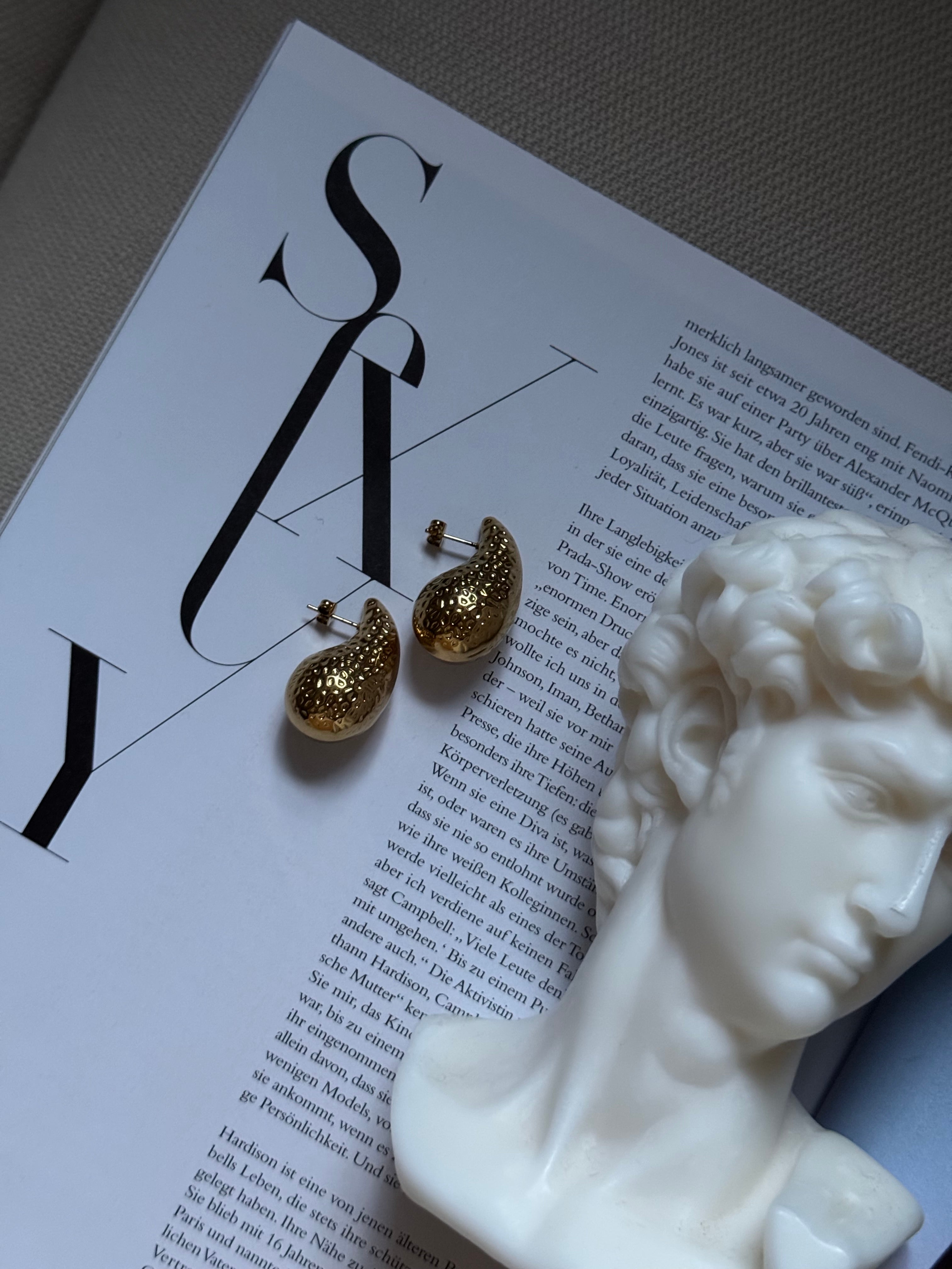 Large XXL drop earrings with texture – 18K gold plated stainless steel