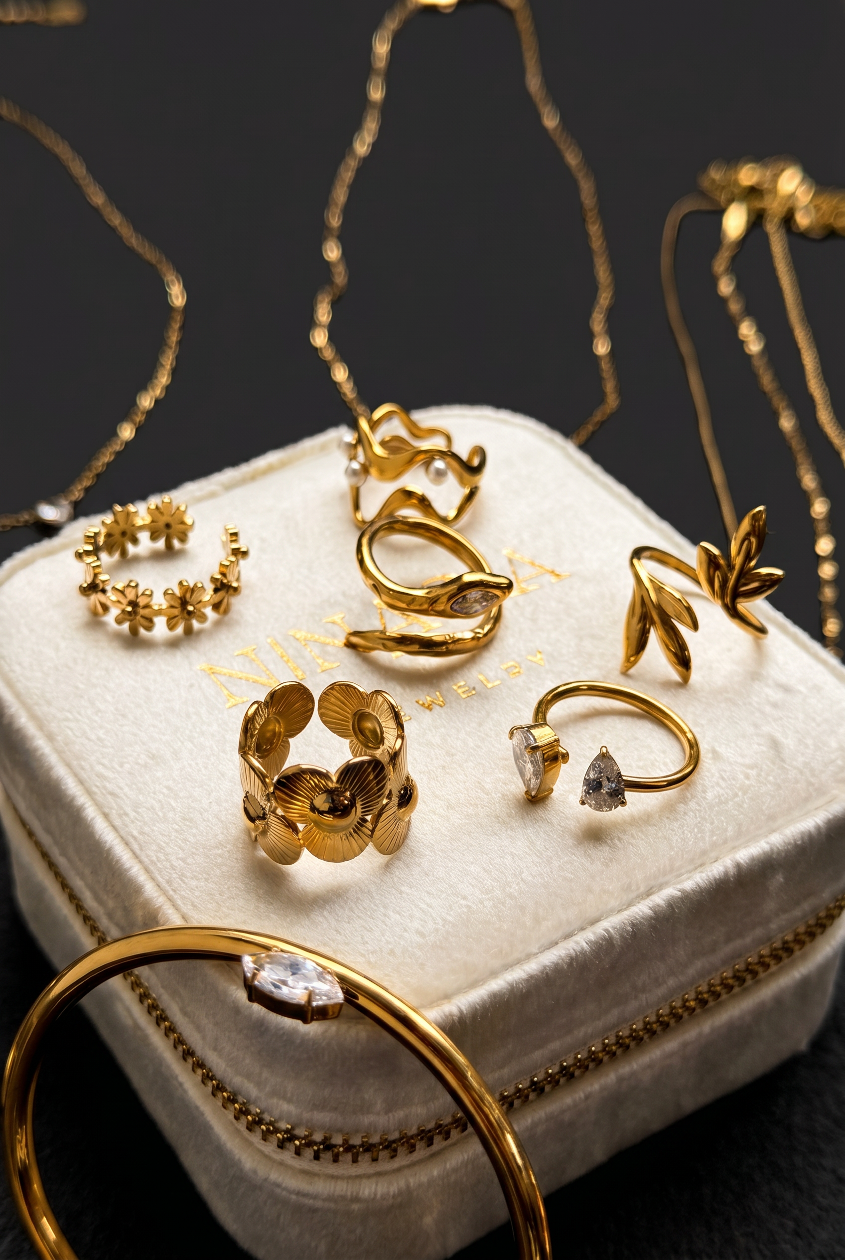 Pre-Order | NINASIA Schmuck Adventskalender 2026 | Limited Edition mit 18K vergoldetem Edelstahl, vergoldetem Silber und Schmuck-Etui