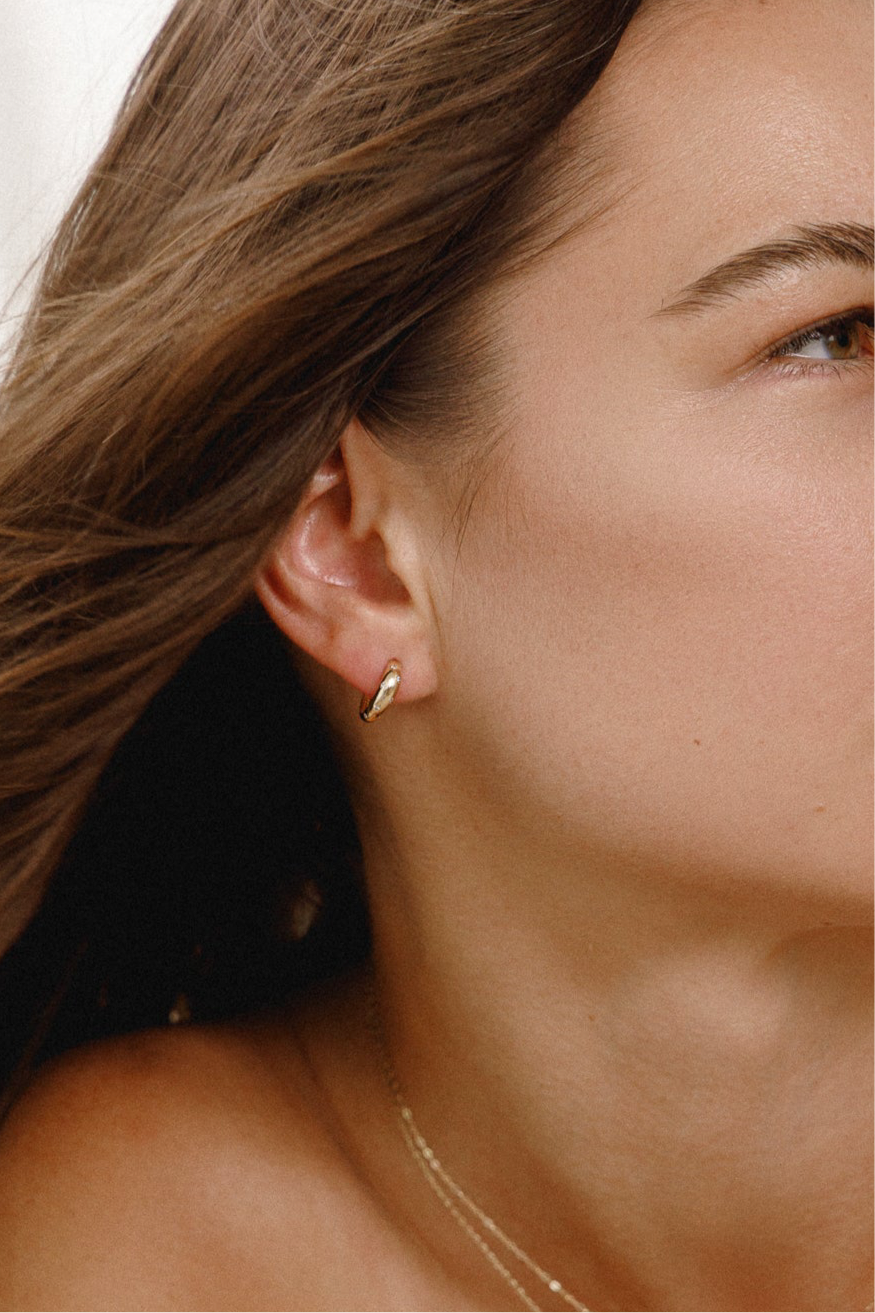 585 gold elegant stud earrings with 16 zirconia - Dots earrings