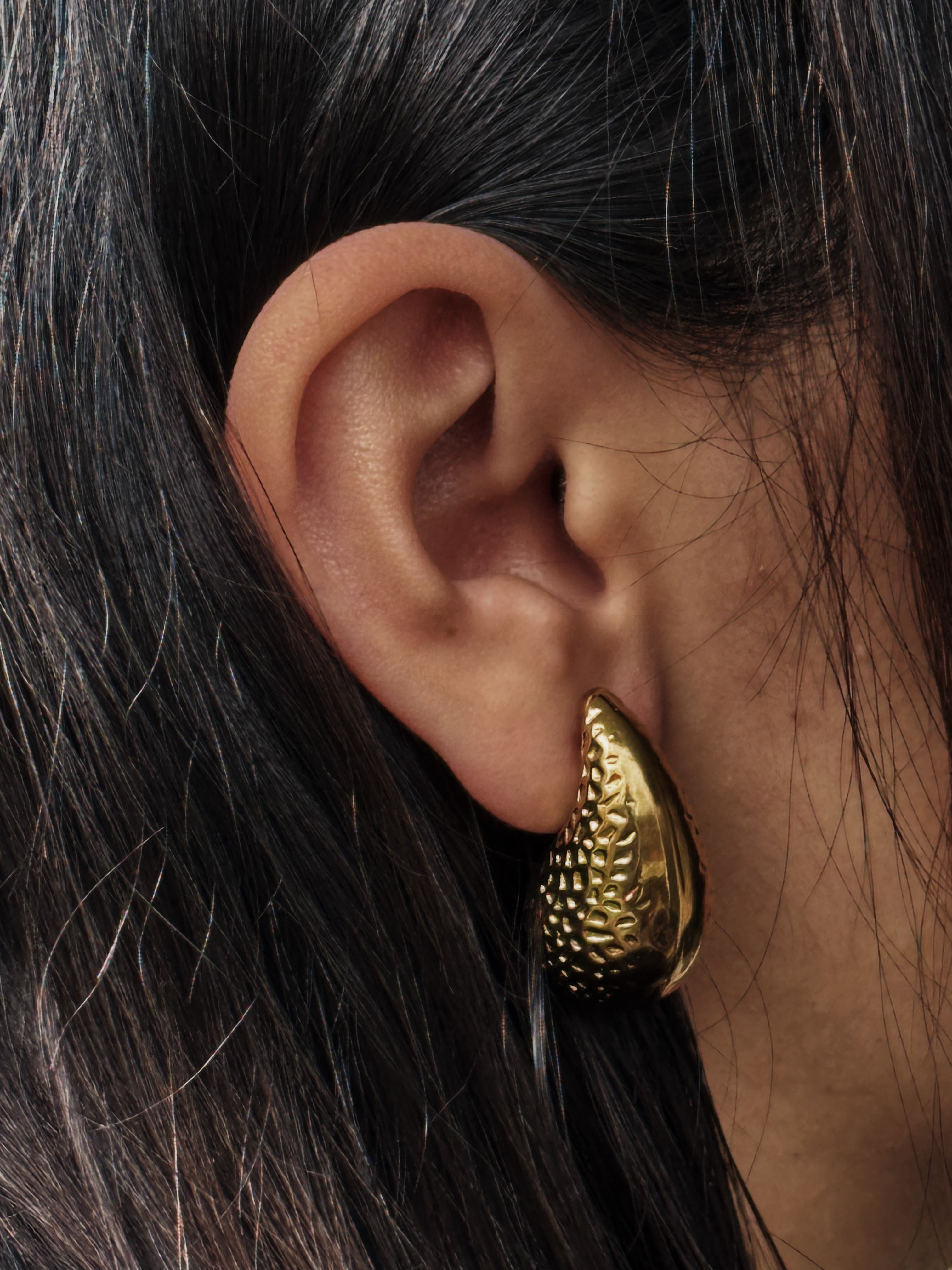 Large XXL drop earrings with texture – 18K gold plated stainless steel
