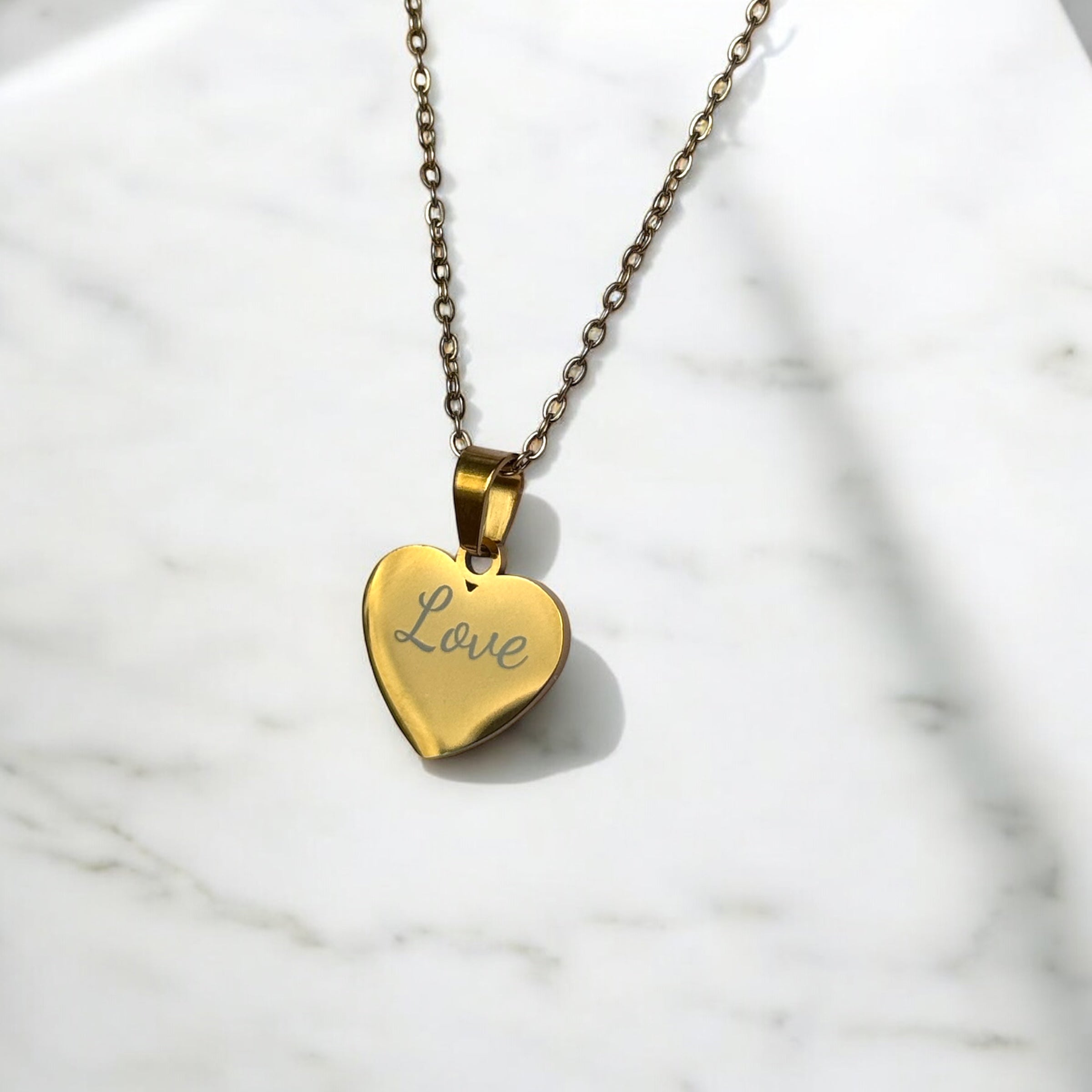 Personalized heart necklace heart-shaped necklace made of stainless steel