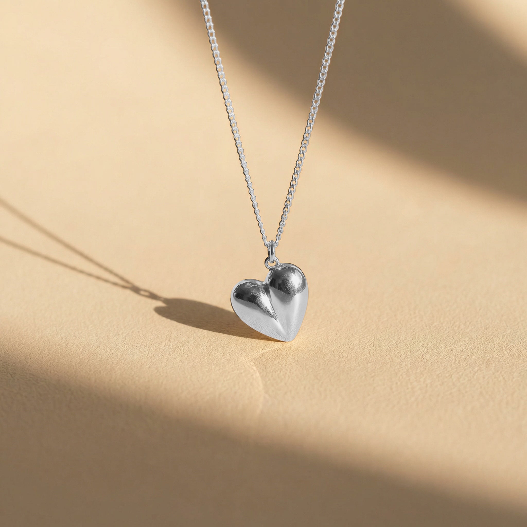 Minimalistische Herzförmige Halskette aus 925er Silber 18K vergoldet - NINASIA