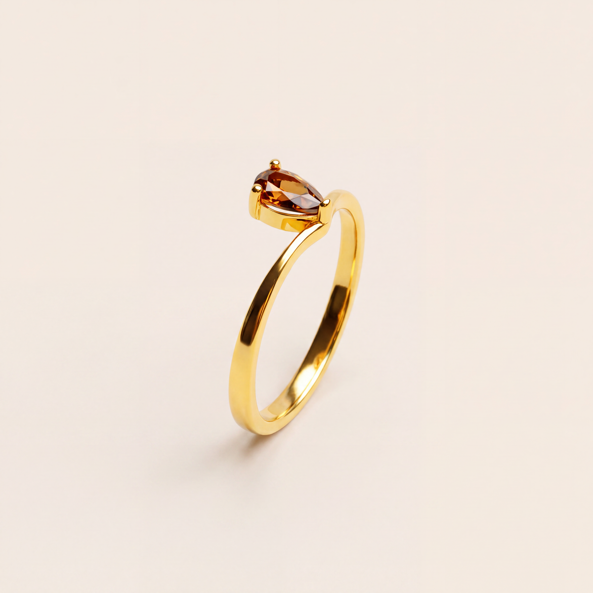 DARK ESPRESSO – klassischer Ring im Tropfen-Design mit kaffeebraunem Zirkonia, aus 925 Silber 18K vergoldet
