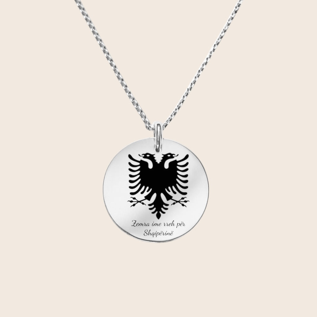 Heimat Schmuck – Albanien Adler Anhänger mit Gravur „Zemra ime rreh për Shqipërinë” – Zeichen der Verbundenheit mit Georgien – 925 Silber & 18K Vergoldet