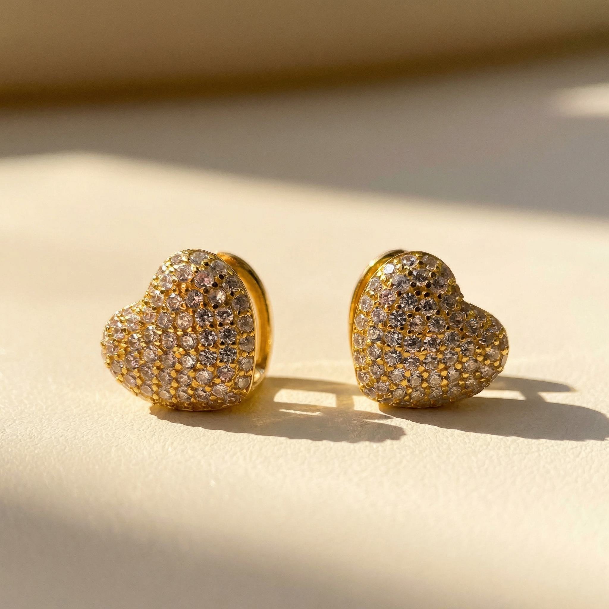 Große Herzförmige Zirkonia Diamanten-Inlay Ohrstecker - Ohrringe aus 925 Silber vergoldet - NINASIA