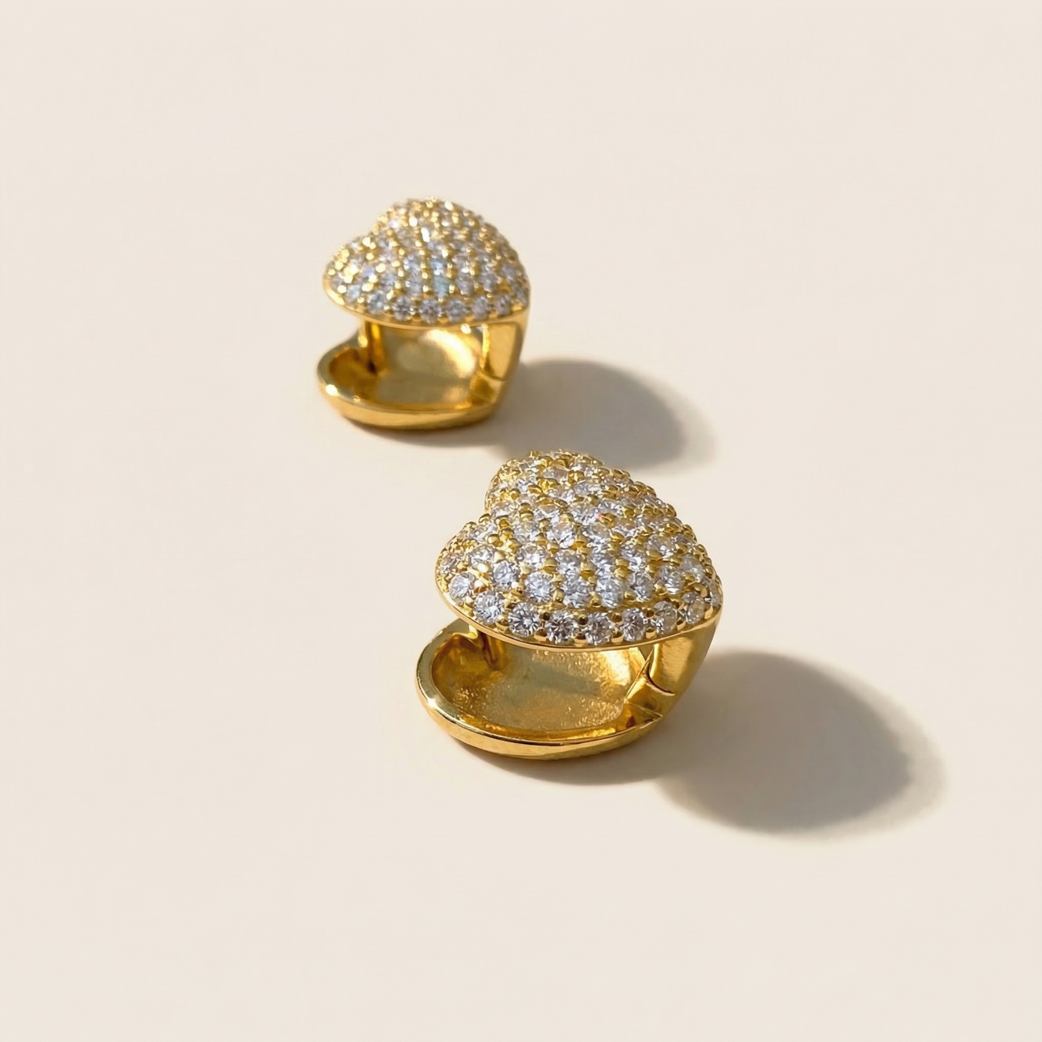 Große Herzförmige Zirkonia Diamanten-Inlay Ohrstecker - Ohrringe aus 925 Silber vergoldet - NINASIA