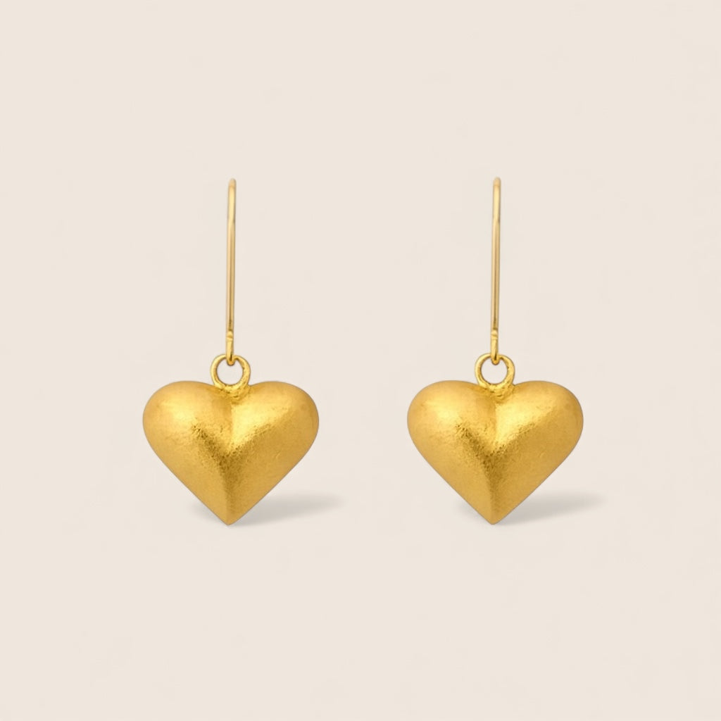 Sculpted Heart – matte 3D-Ohrringe aus 925 Silber 18K vergoldet