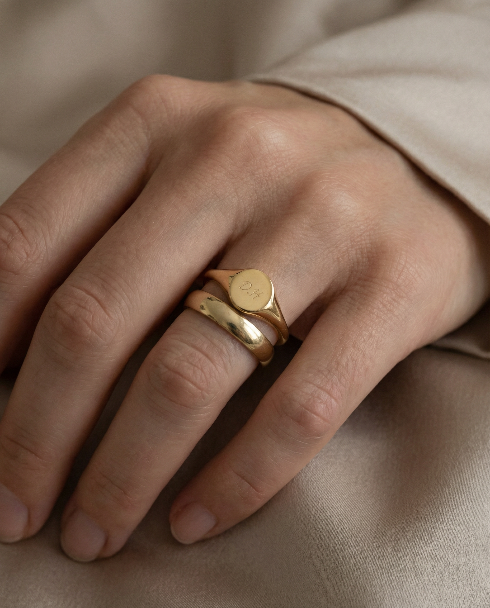 Personalized signet ring with engraving – 925 silver and 18K gold-plated silver – initials, symbols and more