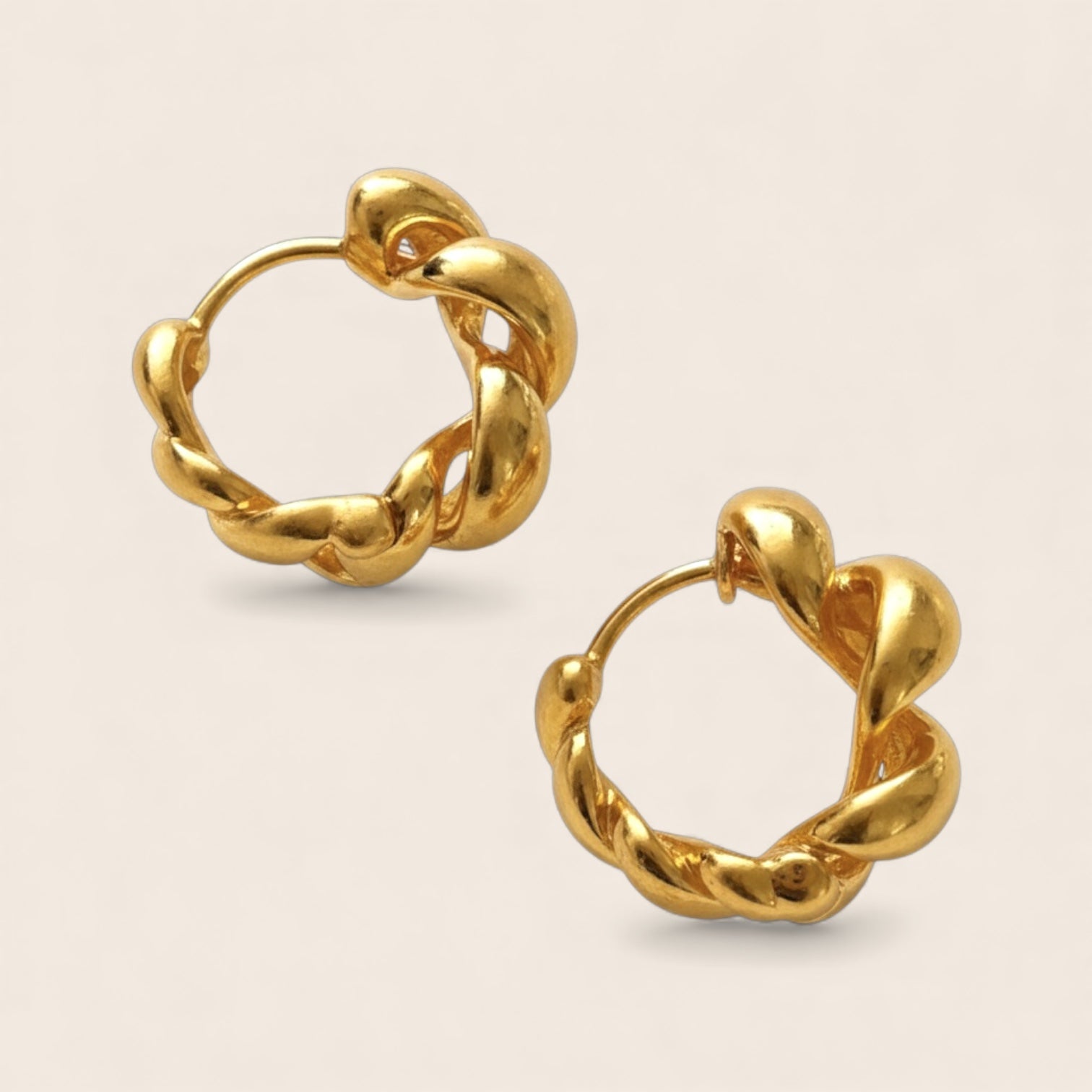 Chunky Twist – Croissant ähnliche Ohhringe aus 925 Silber 18K vergoldet