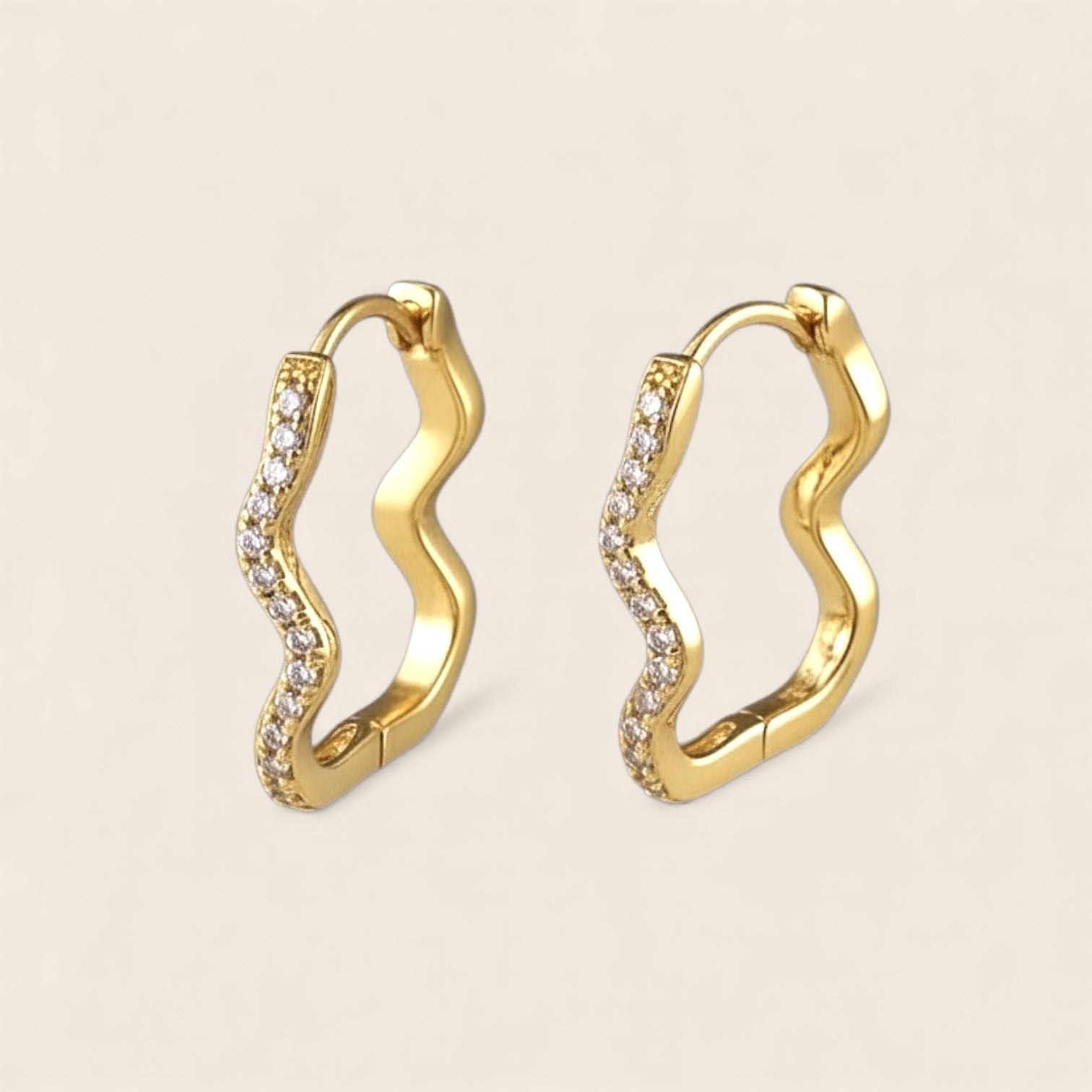 Wellige Creolen mit Zirkonia – Ohrringe aus 925 Silber und 925 Silber 14K vergoldet