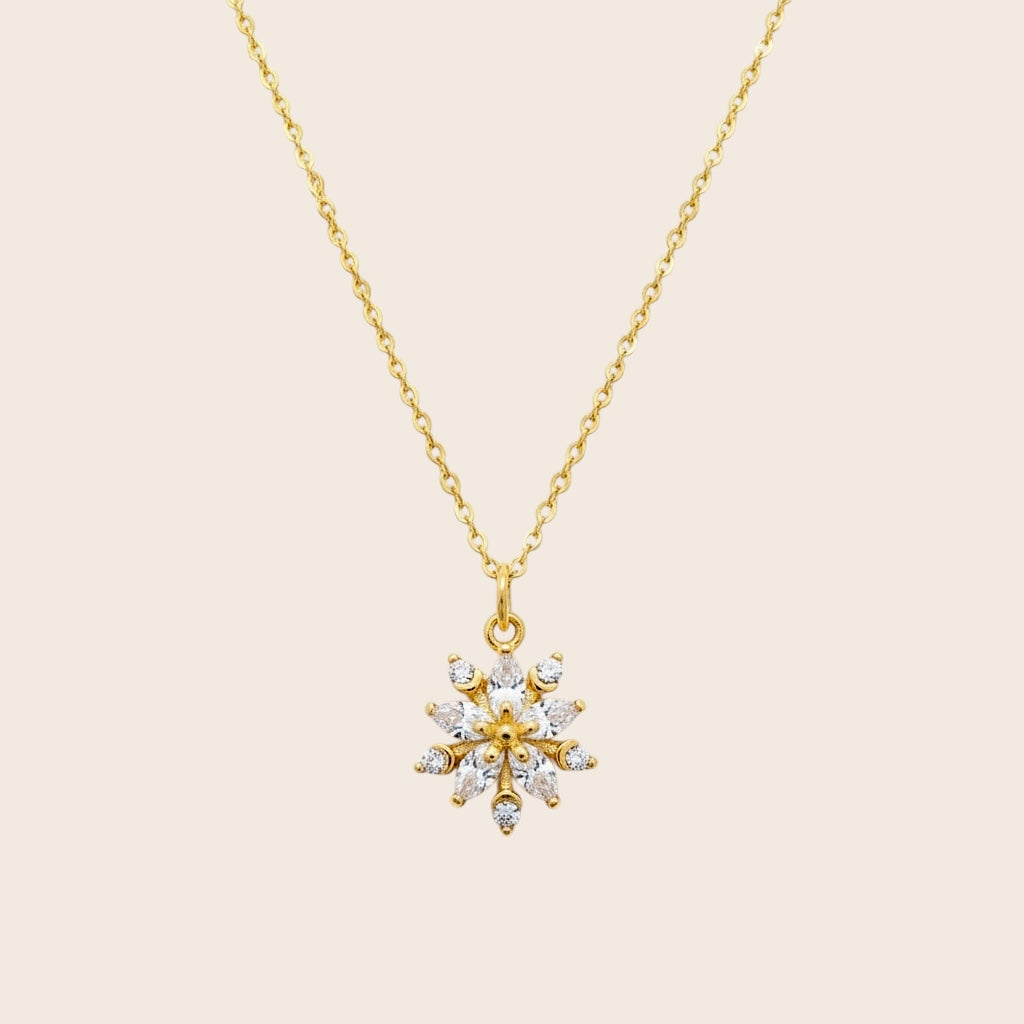 Snowflake Halskette – Dezentes Schneeflocken-Design mit Zirkonia aus 925er Silber 14K vergoldet