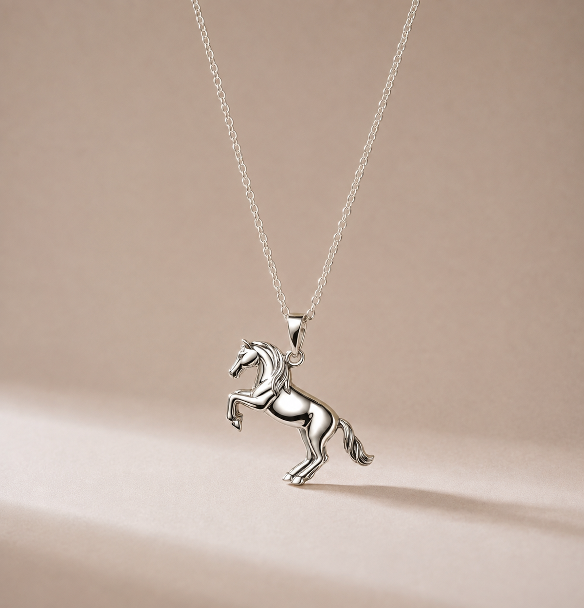 Kaya – Pferd Halskette „Symbol für Freiheit & Stärke“ aus 925 Silber