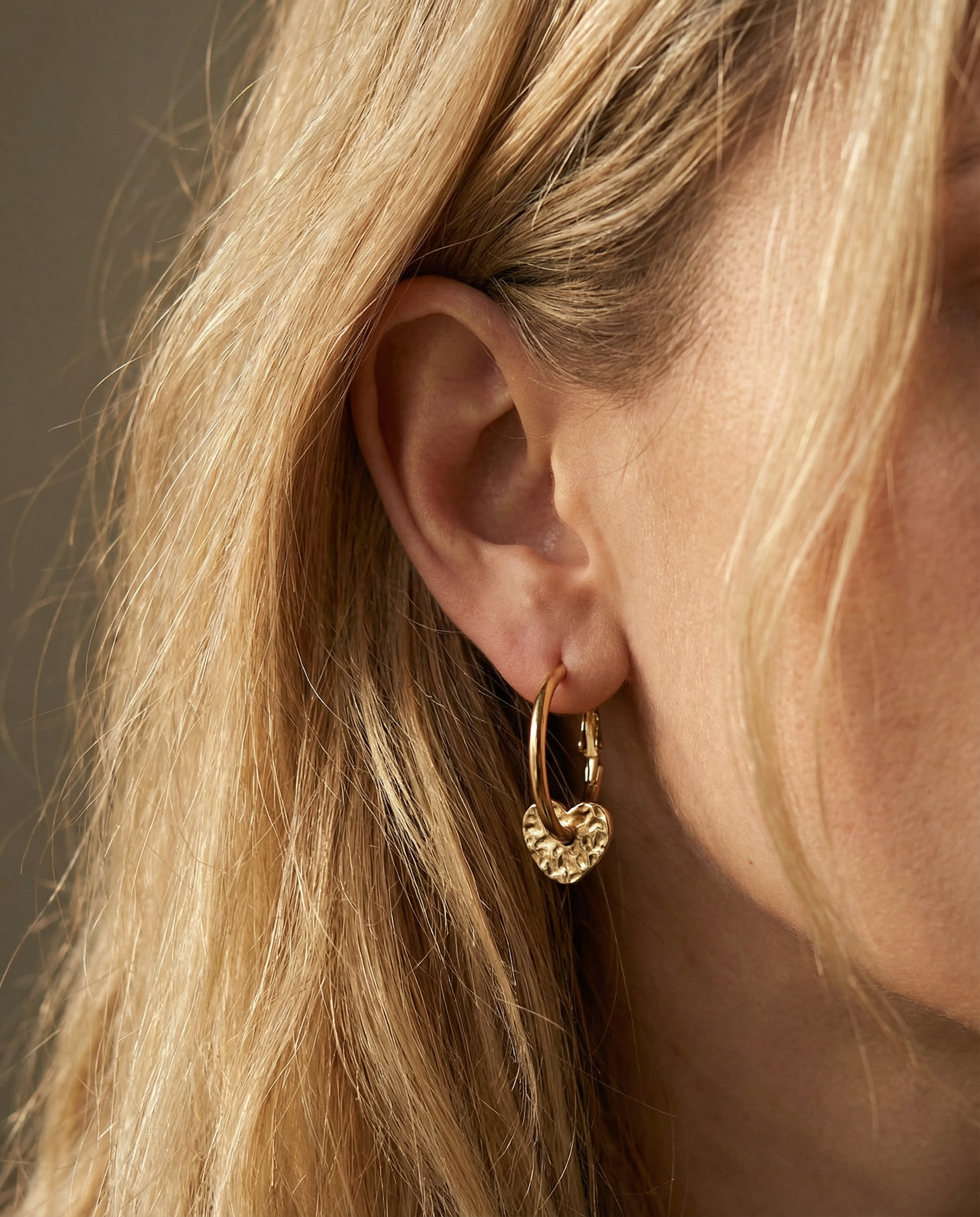 Structured Heart Pendant Hoop Earrings – 18K Gold Plated Stainless Steel