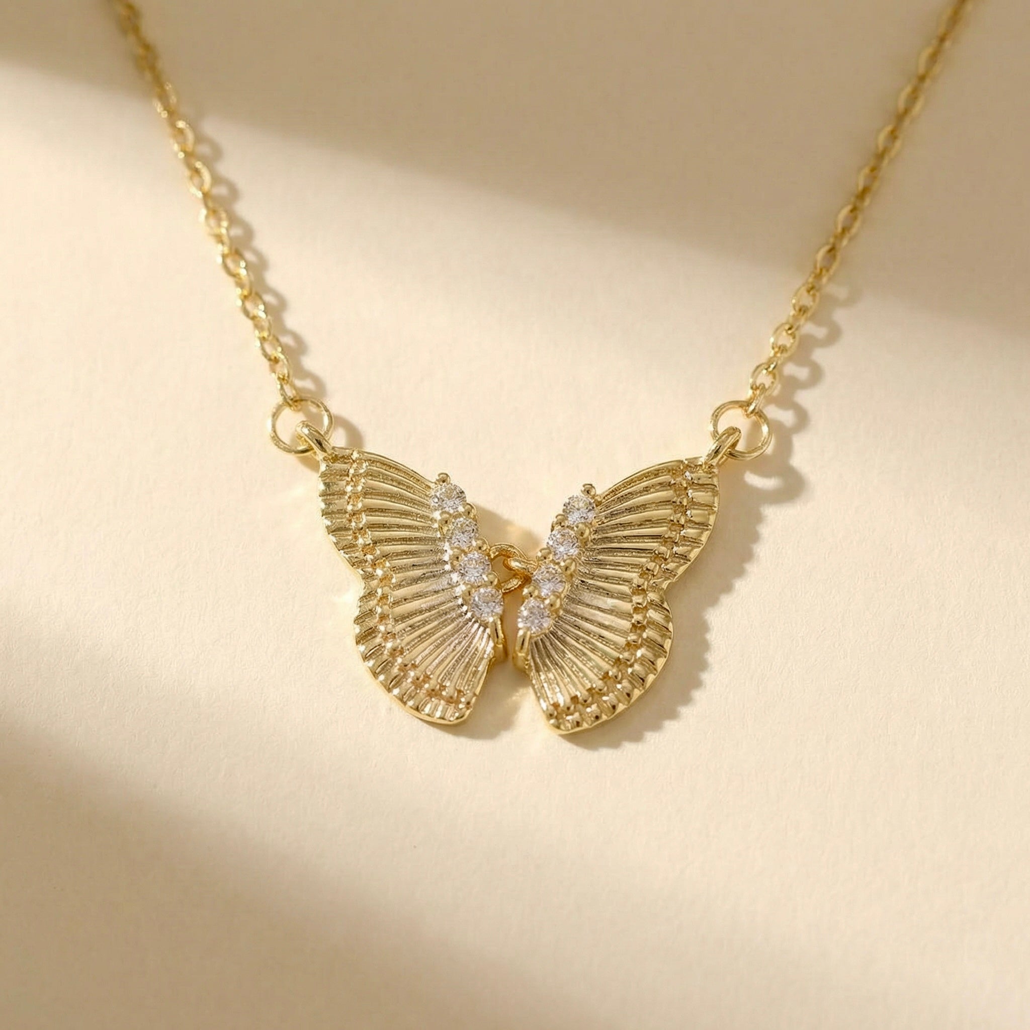 Aurora filigrane Schmetterlings-Halskette mit Zirkonias aus 925 Silber vergoldet - NINASIA