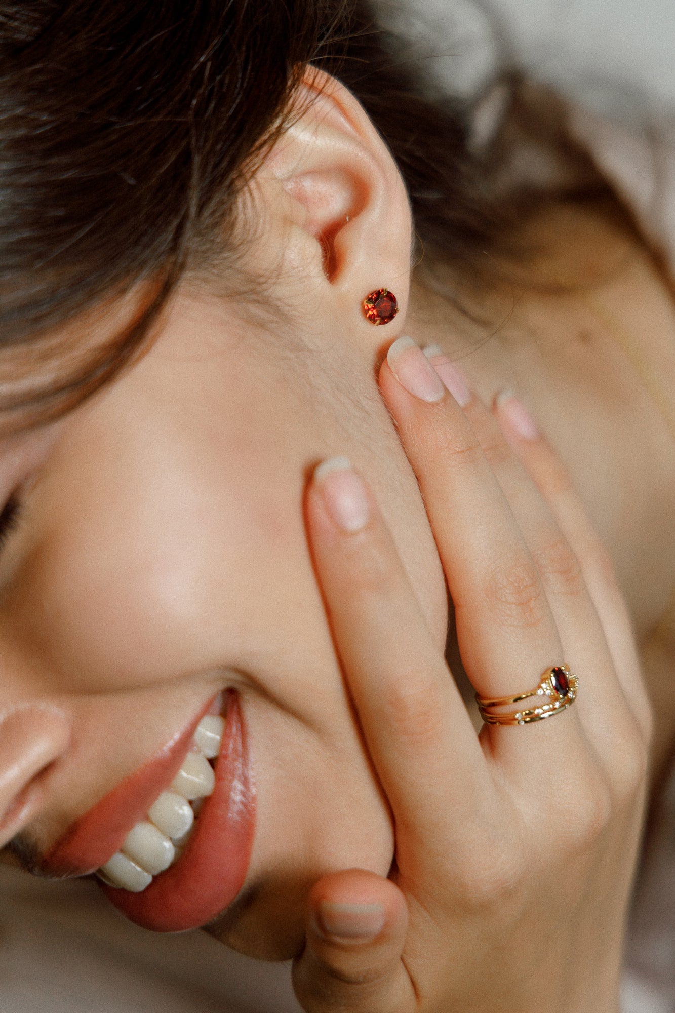 RUBY Studs – wine-red round earrings, made of 925 silver 18K gold-plated