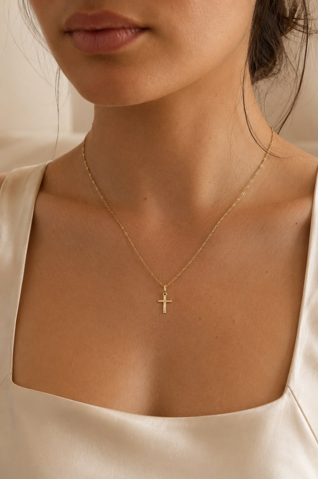 333 Gold – Elia – Filigraner Diamantierter Kreuz Anhänger mit oder ohne Halskette