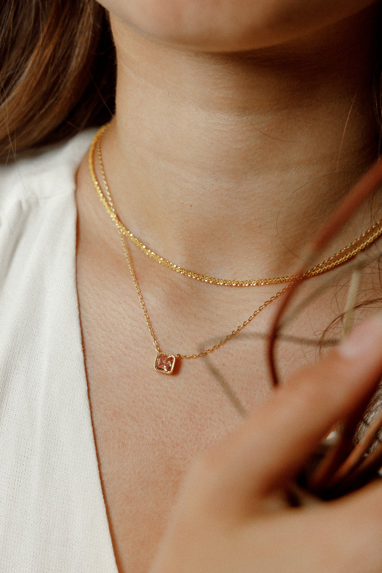 DARK CHAMPAGNE – Necklace with a bright champagne-colored zirconia, made of 925 silver 18K gold-plated