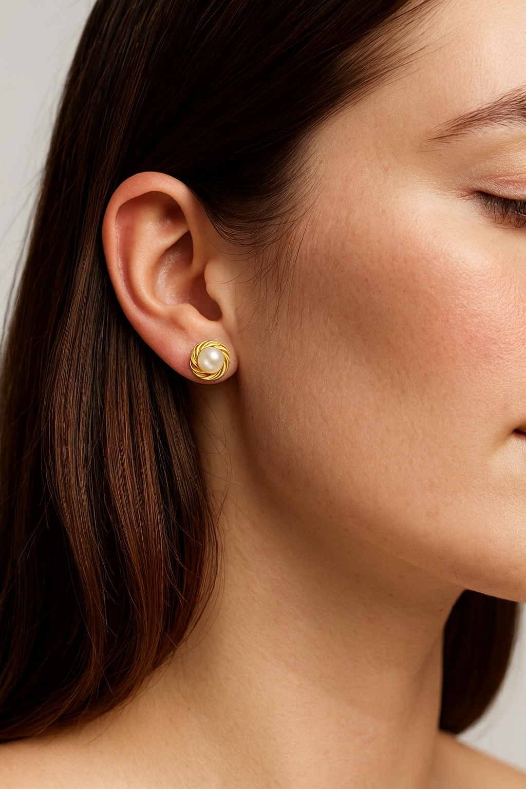333 Gold – Classic earrings with fine freshwater pearl in old-money style